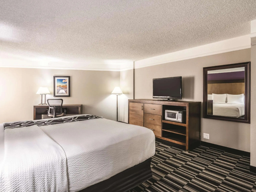 Double Suite (full double bed)