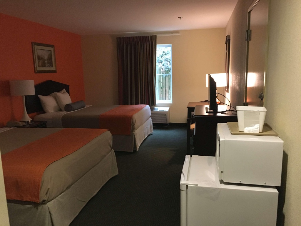 Howard Johnson by Wyndham Houma — 2