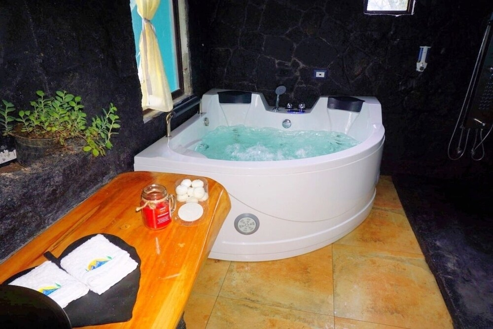 Room With Jacuzzi, Vacation Spa House With Turkish Bath - фото 9