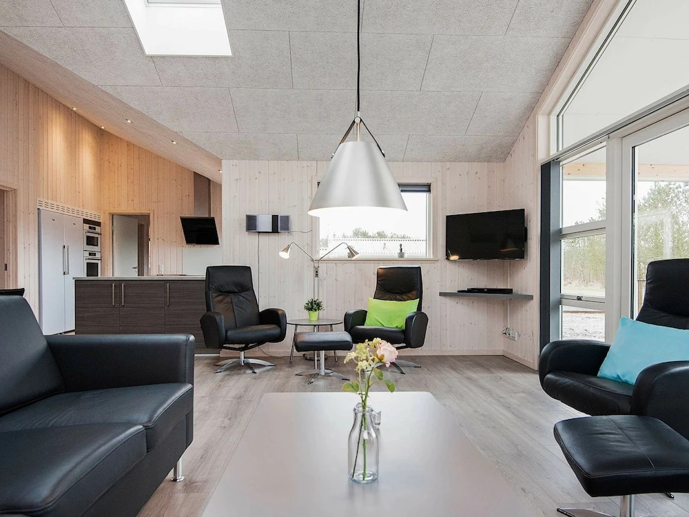 Swanky Holiday Home in Blåvand With Whirlpool - фото 9