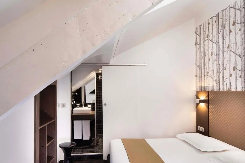 Standard Triple room