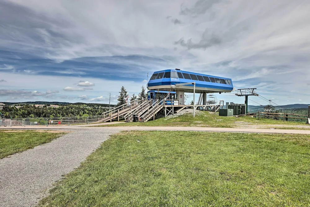 Snowshoe Cabin w Resort Perks Ski Tube & More