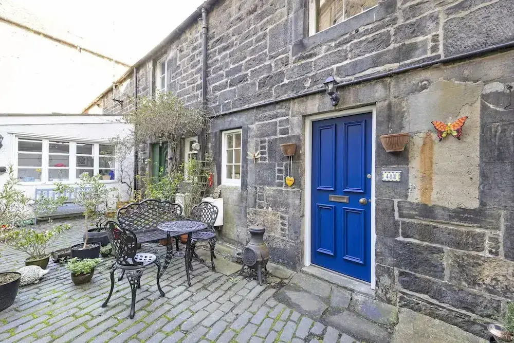 Cute House with Courtyard