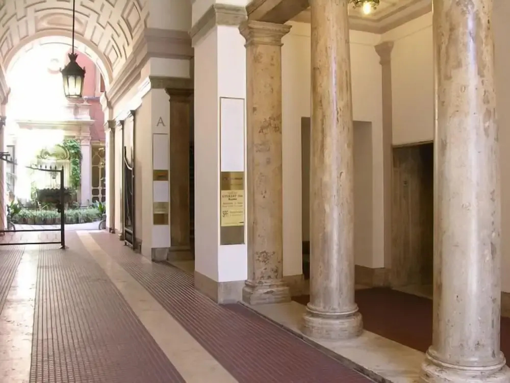Lobby & Reception