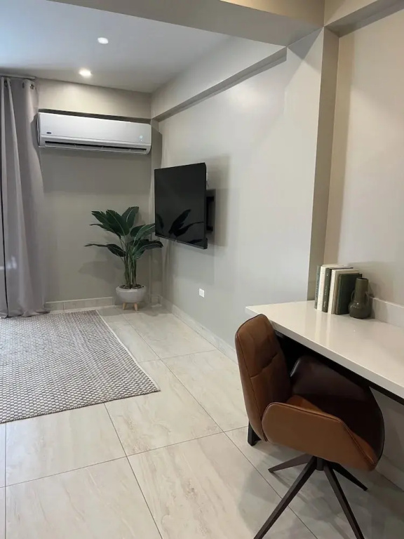 Deluxe Quadruple Suite with pool view
