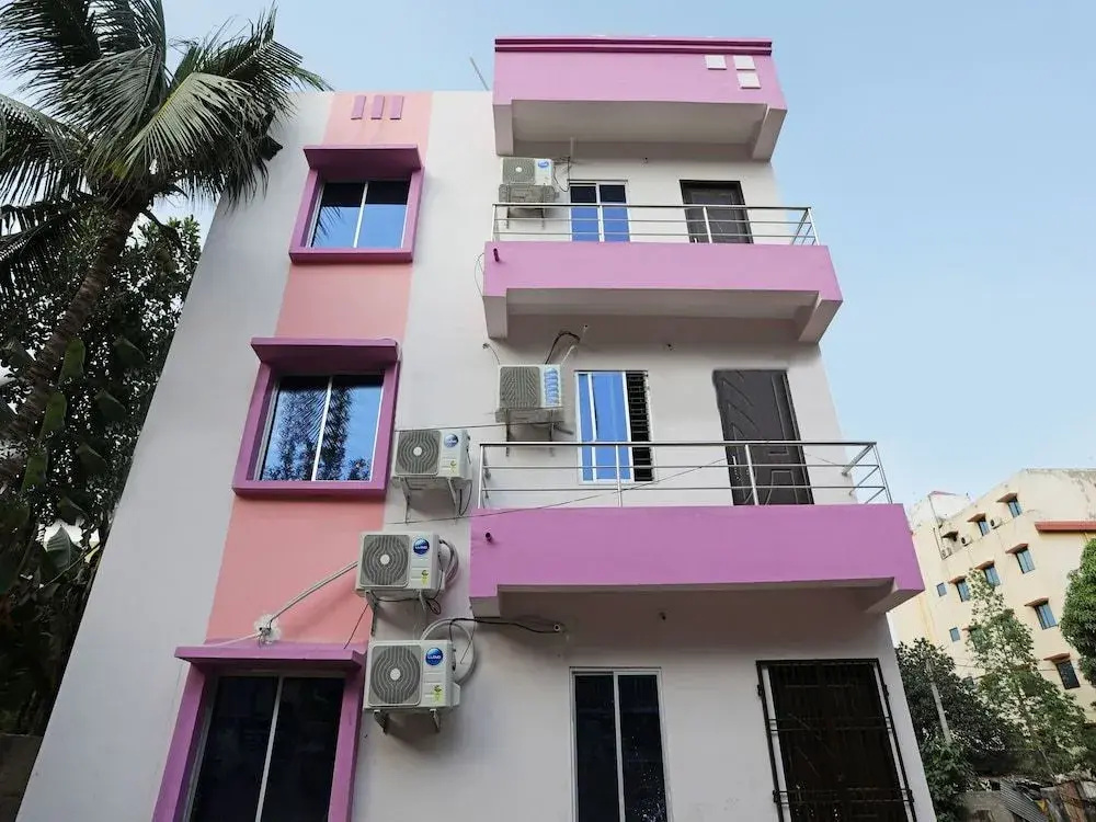 OYO 13527 Usha Residdency
