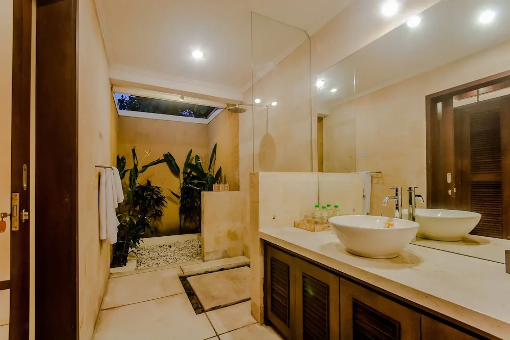4 Bedrooms Villa