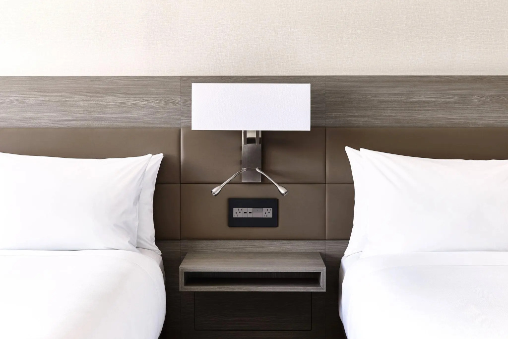 Standard Quadruple room with city view