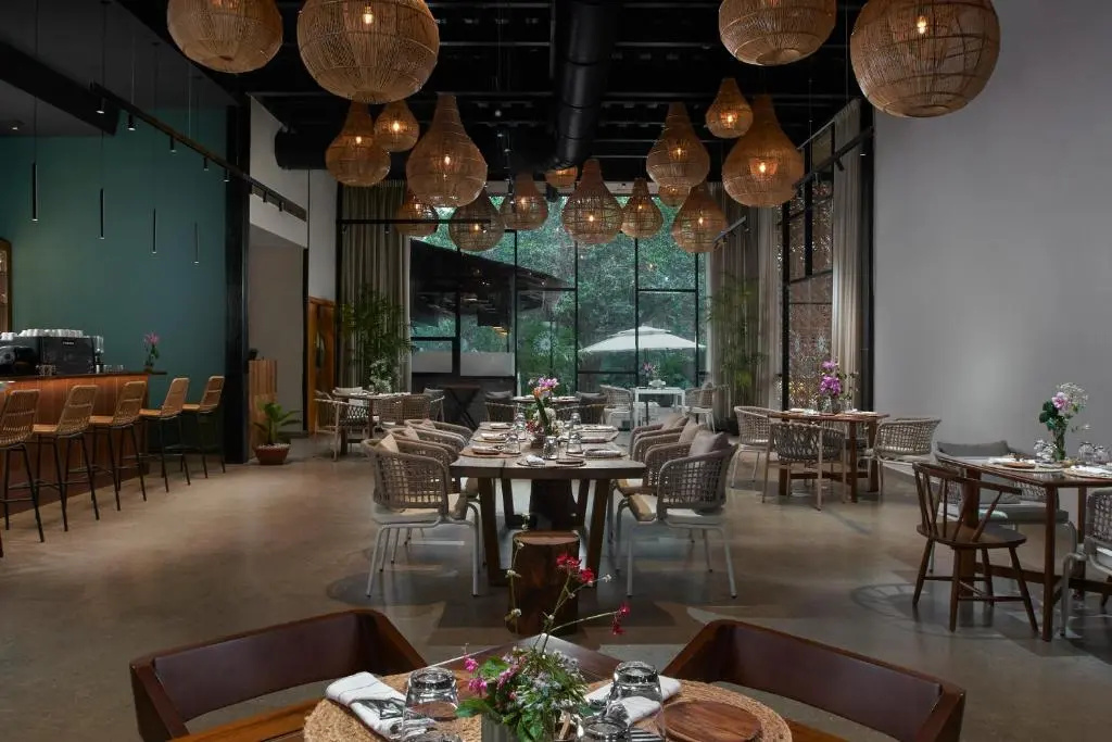 Food & Beverage