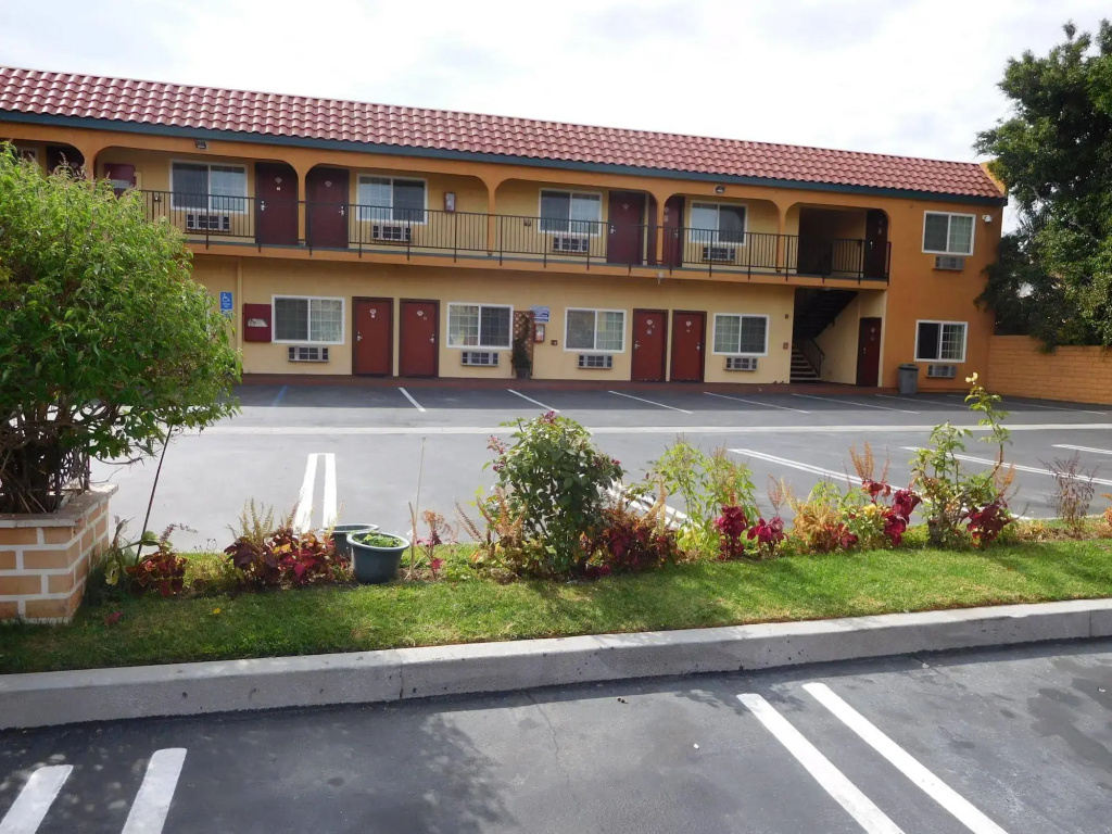 Diamond Inn — фото