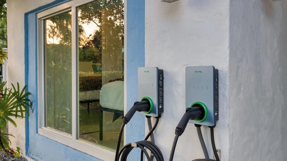 Casa Pineapple Social by Avantstay Spa, Game Room, EV Charger Near Las Olas + Fort Lauderdale Beaches Sleeps 16