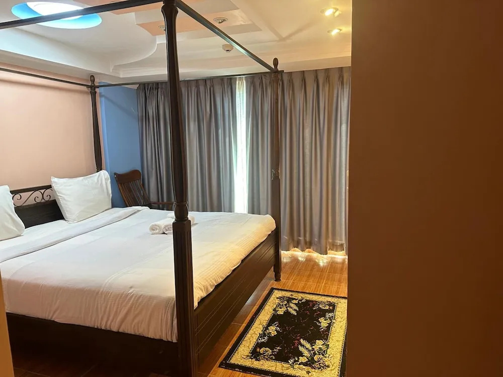 Апартаменты Omni Tower Direct Rooms Sukhumvit Soi 4 — фото