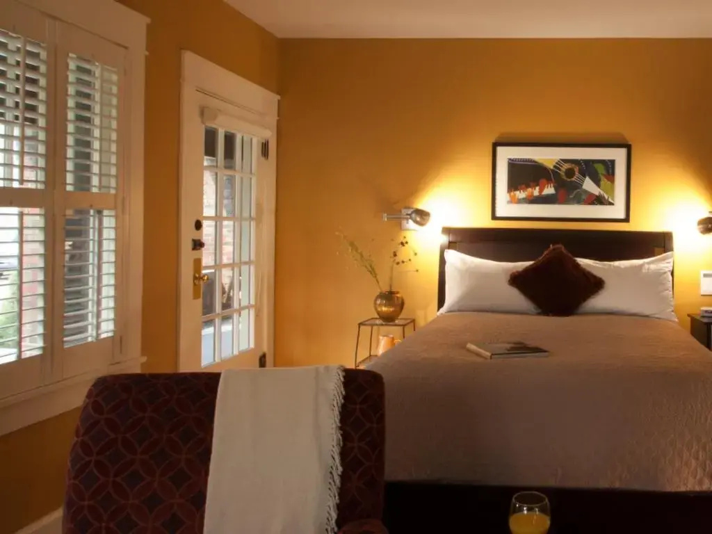 No.104 The Cassatt Double room (full double bed)