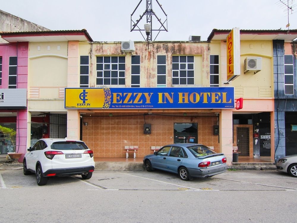 OYO 43962 Ezzy In Hotel