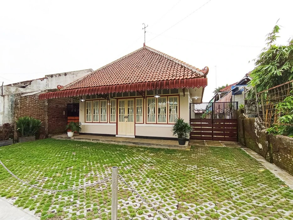 RedDoorz near Alun-Alun Purwokerto 3