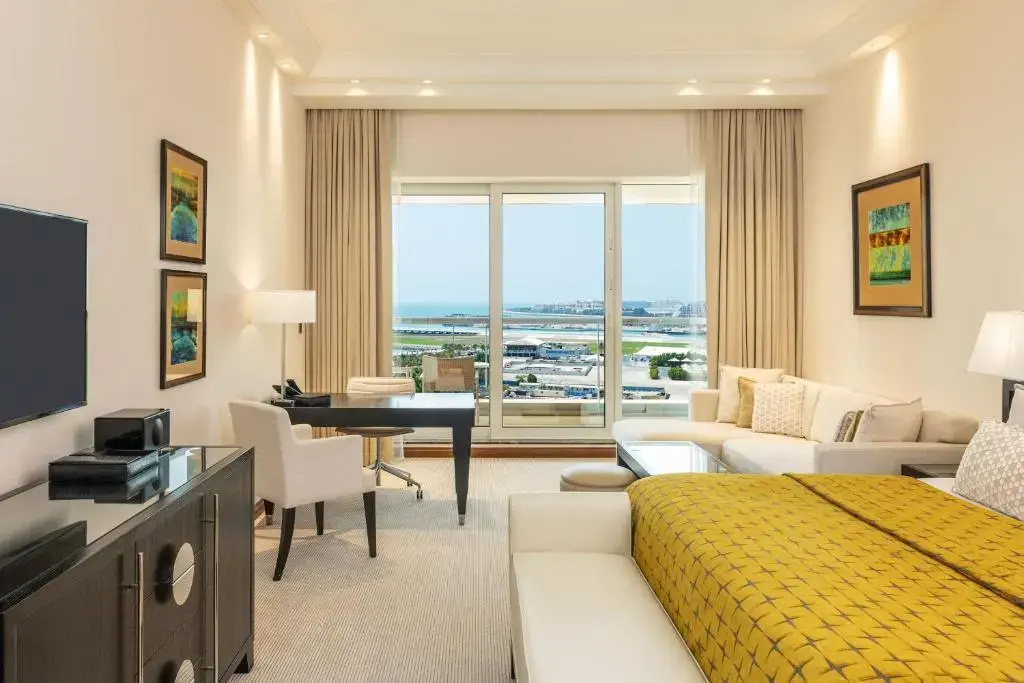 Двухместный номер Premier (2 отдельные кровати) в Grosvenor House, a Luxury Collection Hotel, Dubai