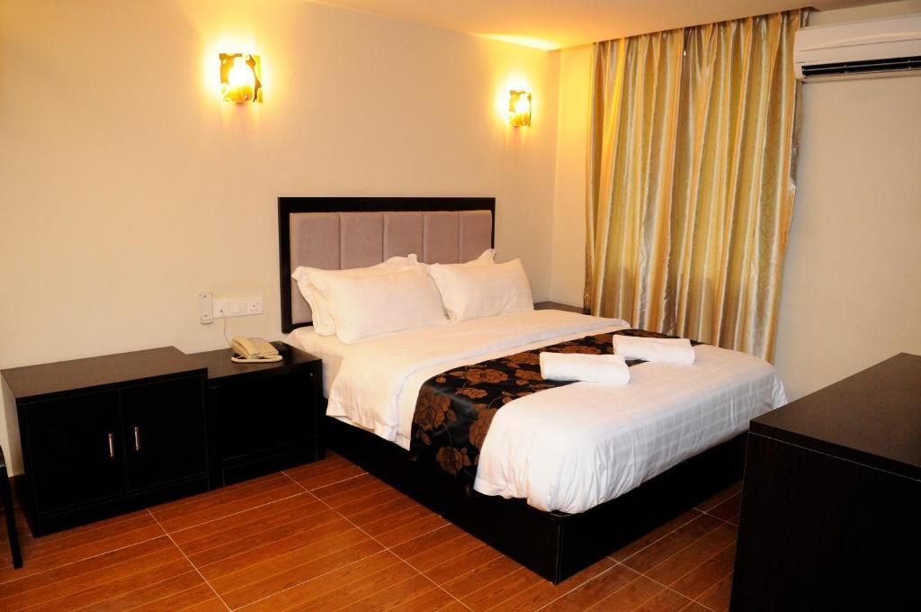 Kk Waterfront Hotel
