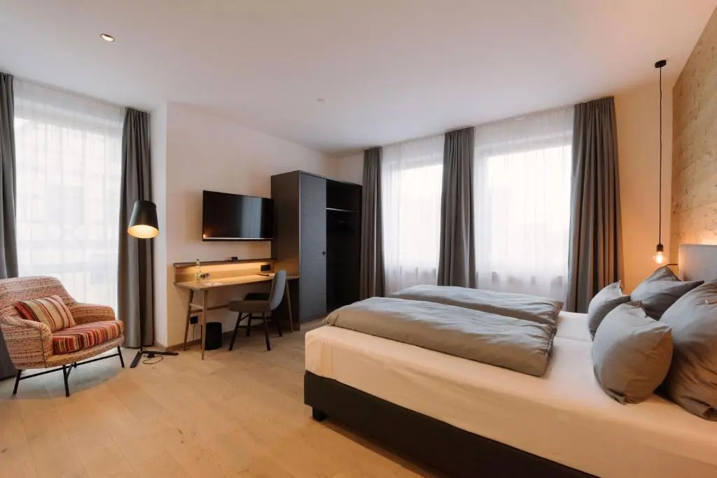 Deluxe Double room (full double bed)