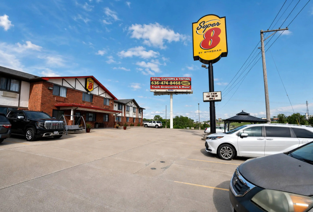Super 8 by Wyndham Warrenton