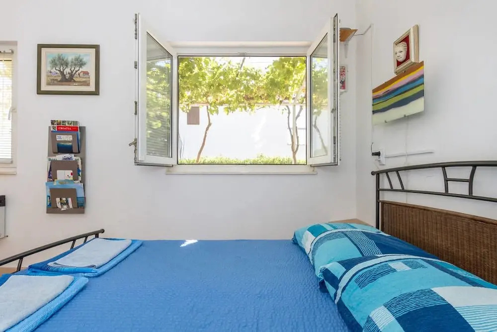 Standard Double room with garden view (full double bed)
