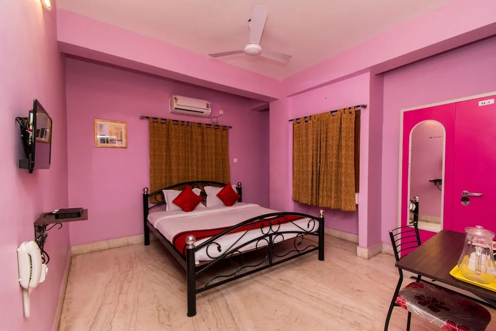 標準雙人房，設有露台及大床