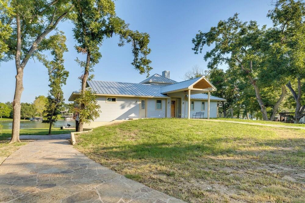 Luxe Waterfront Home w/ Boat Slip in New Braunfels