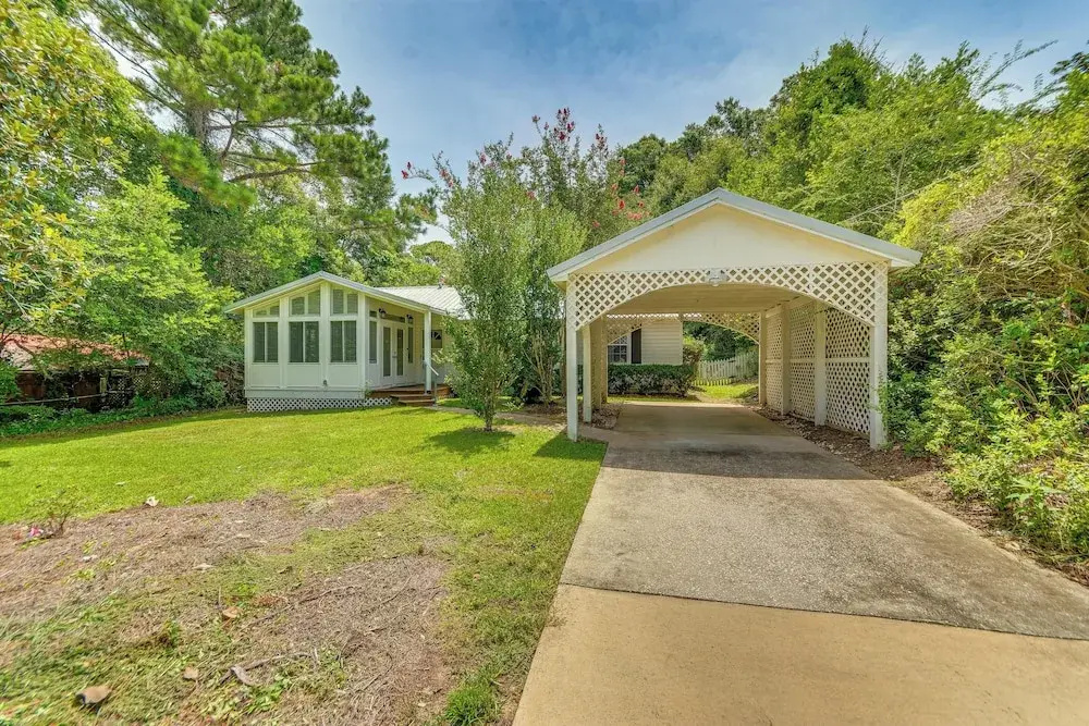 1 Mi to Beaches: Fairhope Home w/ Yard!