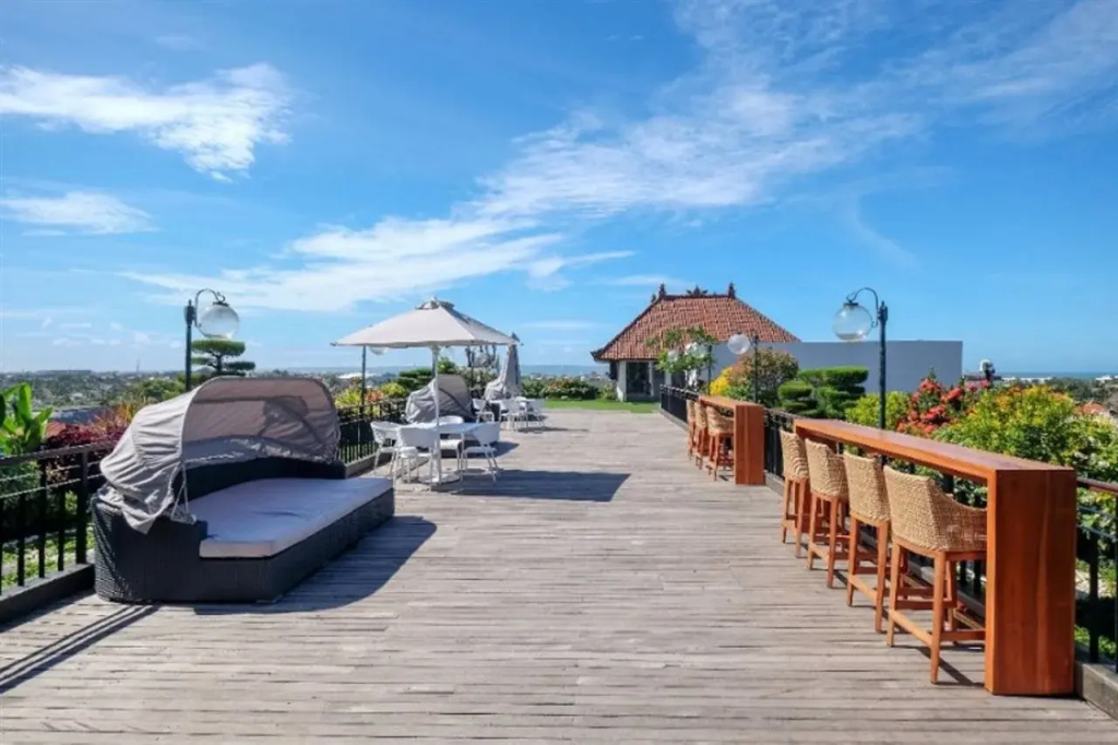 Beach & Waterfront