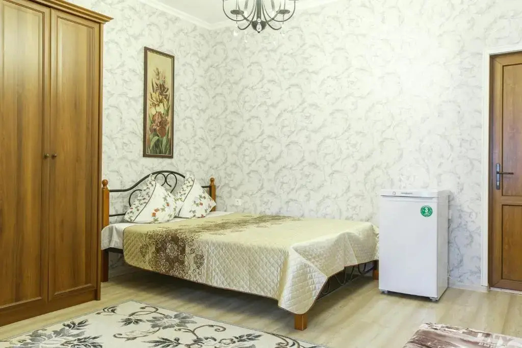 Classic Double room (full double bed)
