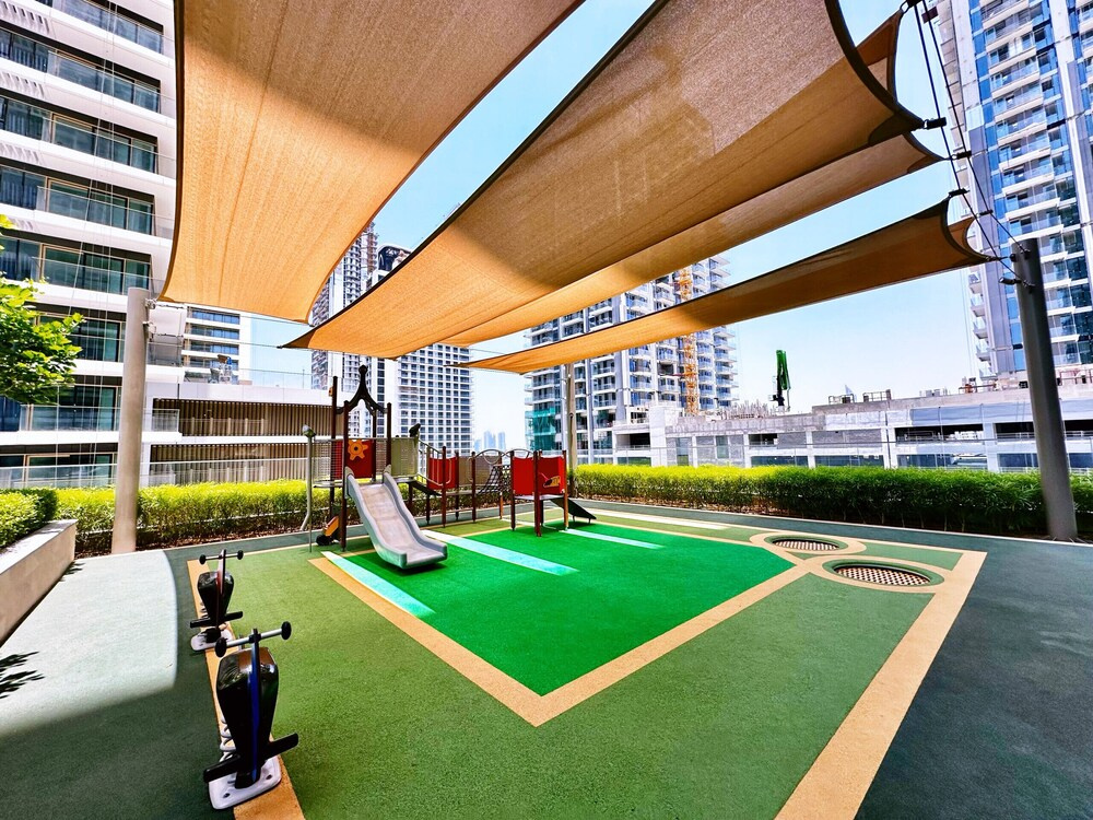 Chic 2BR w Sea Views Near Marina JBR