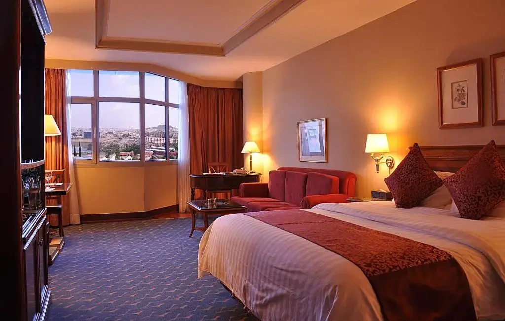 Deluxe Double room with lake view (full double bed)