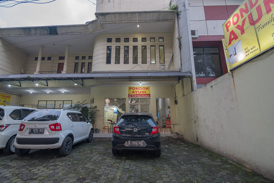 Reddoorz Near Setrasari Mall