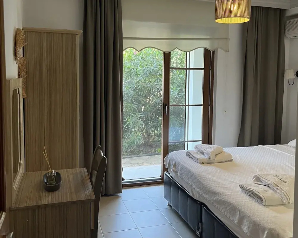 Standard Double room with balcony (full double bed)