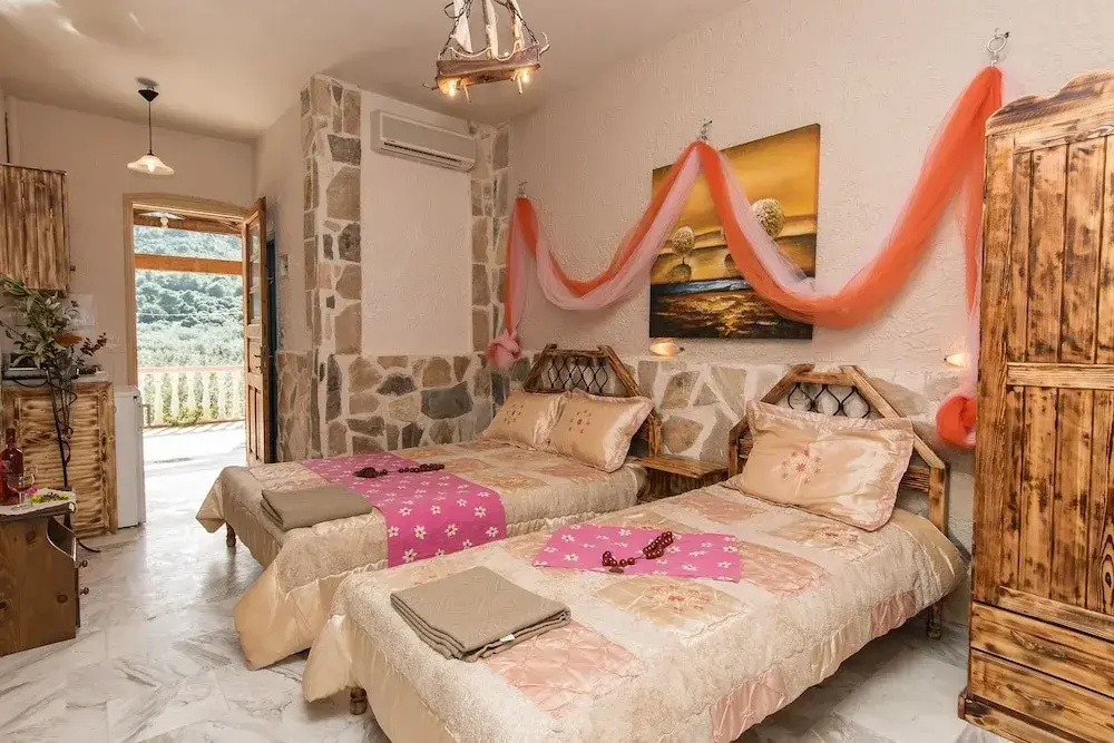 Standard Triple room with balcony