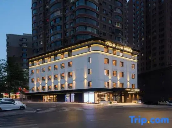Dalian Donggang Business District Music Fountain Square ATOUR Light Hotel