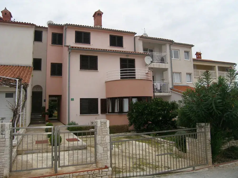 Lorena Apartments