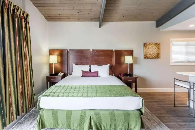 Ramada by Wyndham San Diego North Hotel & Conference Center - Chambres
