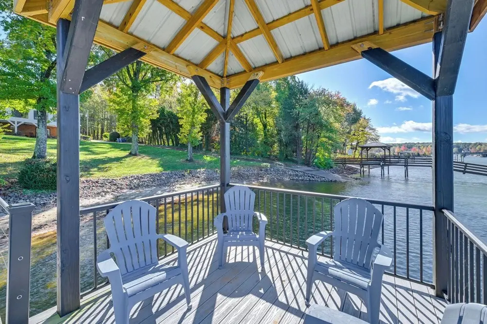 Spacious Lake Norman Retreat w/ Boat Ramp!