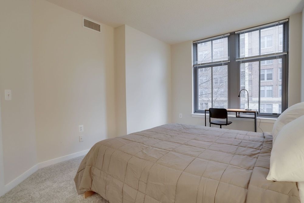 Great Business Condo At Pentagon City
