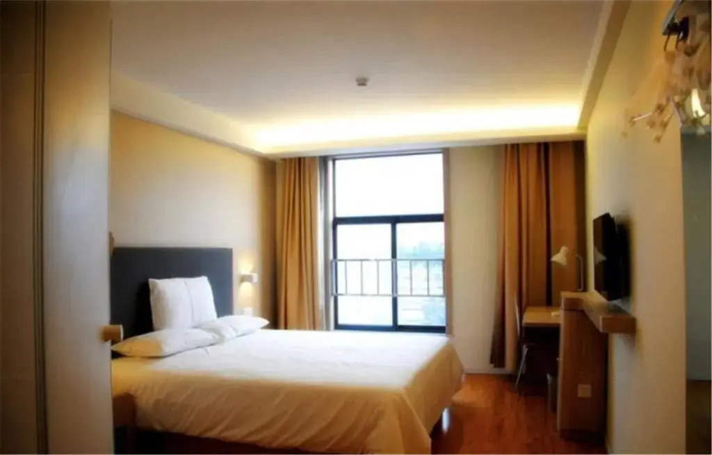 Hanting Express Jining Liangshan Jincheng Road