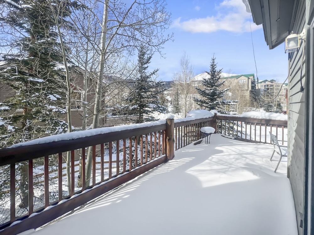 928a Lakepoint Circle 3br 2.5ba 3 Bedroom Home by RedAwning