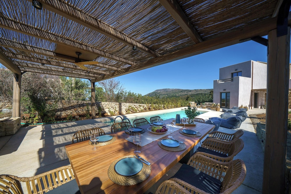WEST VILLA by CYAMES
