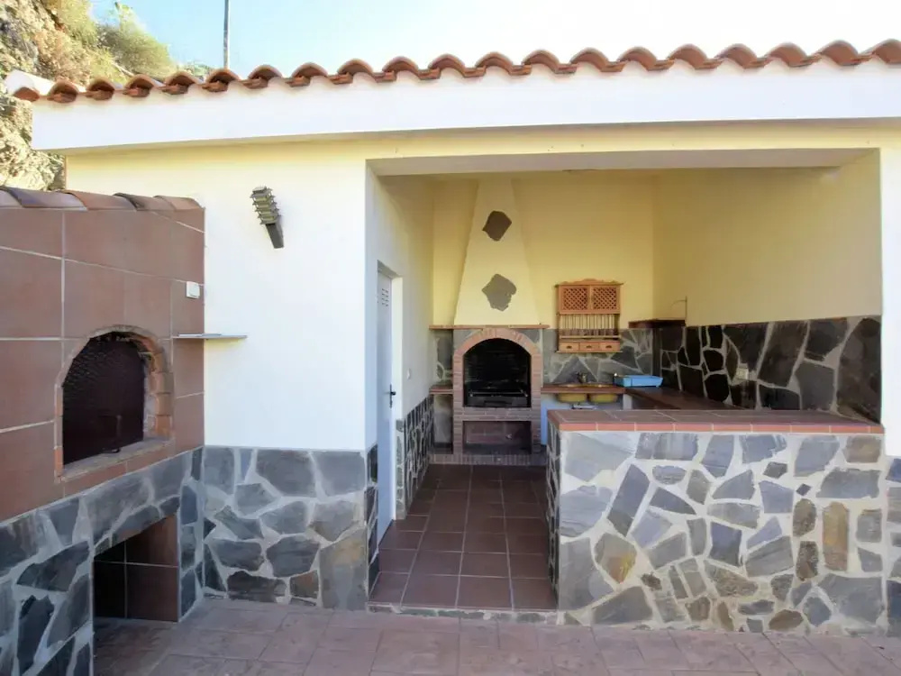 Luxury Villa in Sayalonga With Private Pool