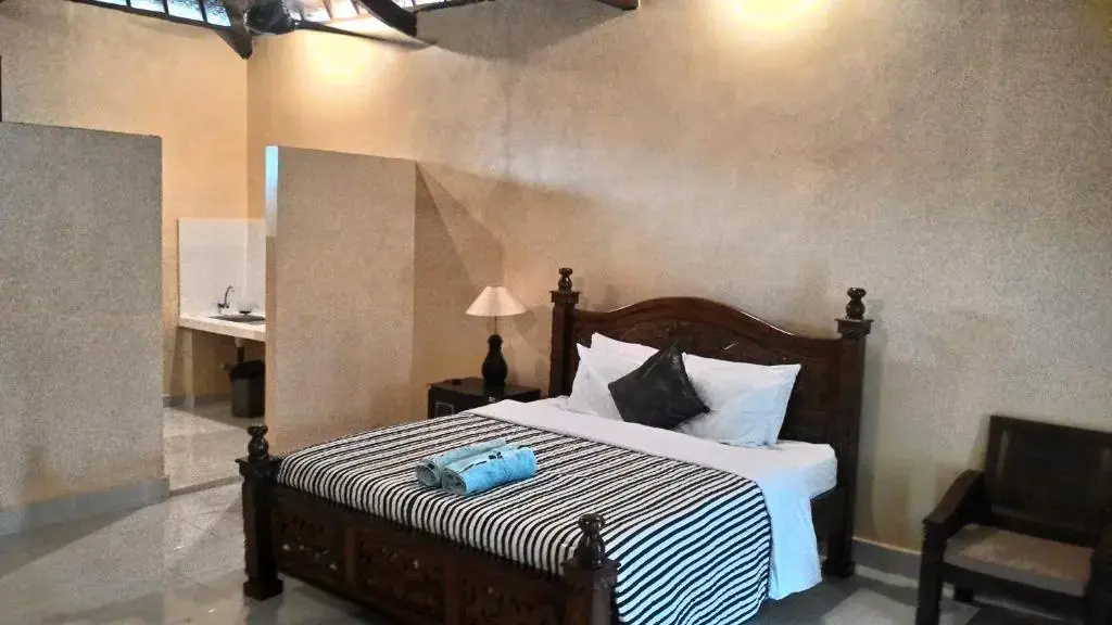 Deluxe Double room (full double bed)