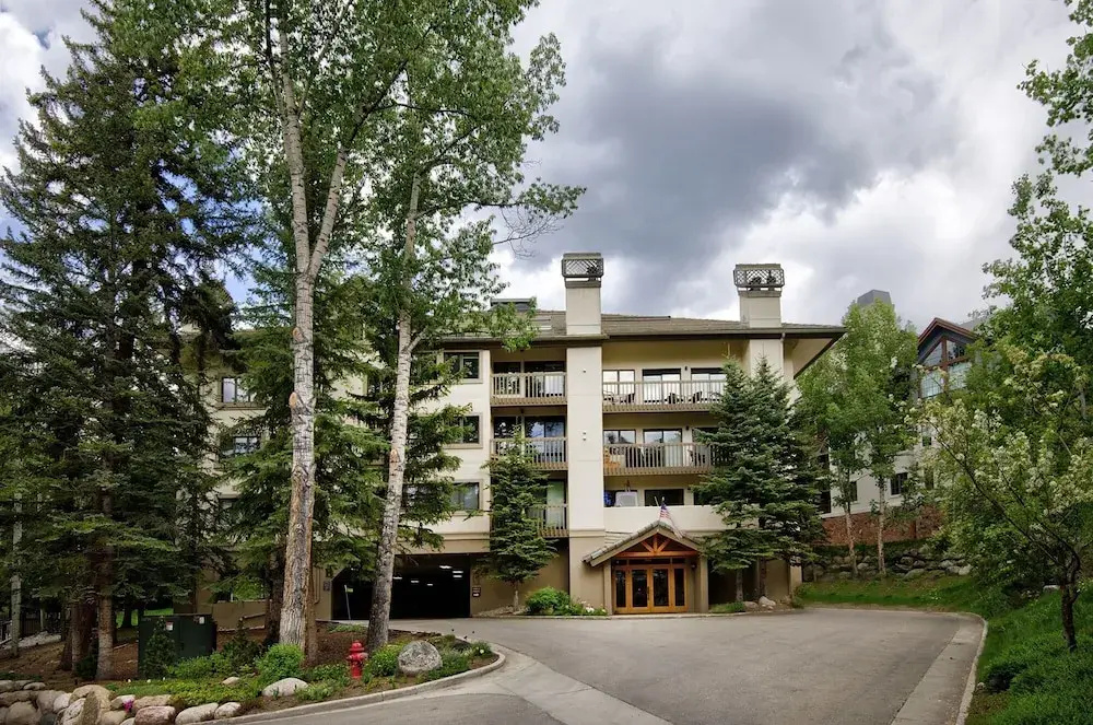 Townsend Place B-106 1 Bedroom Condo by RedAwning