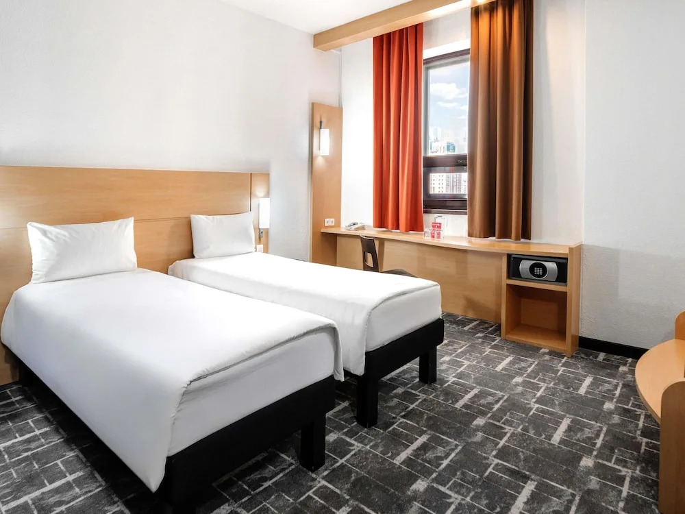 Двухместный номер Standard с видом на город 2 отдельные кровати в Отель Ibis Астана