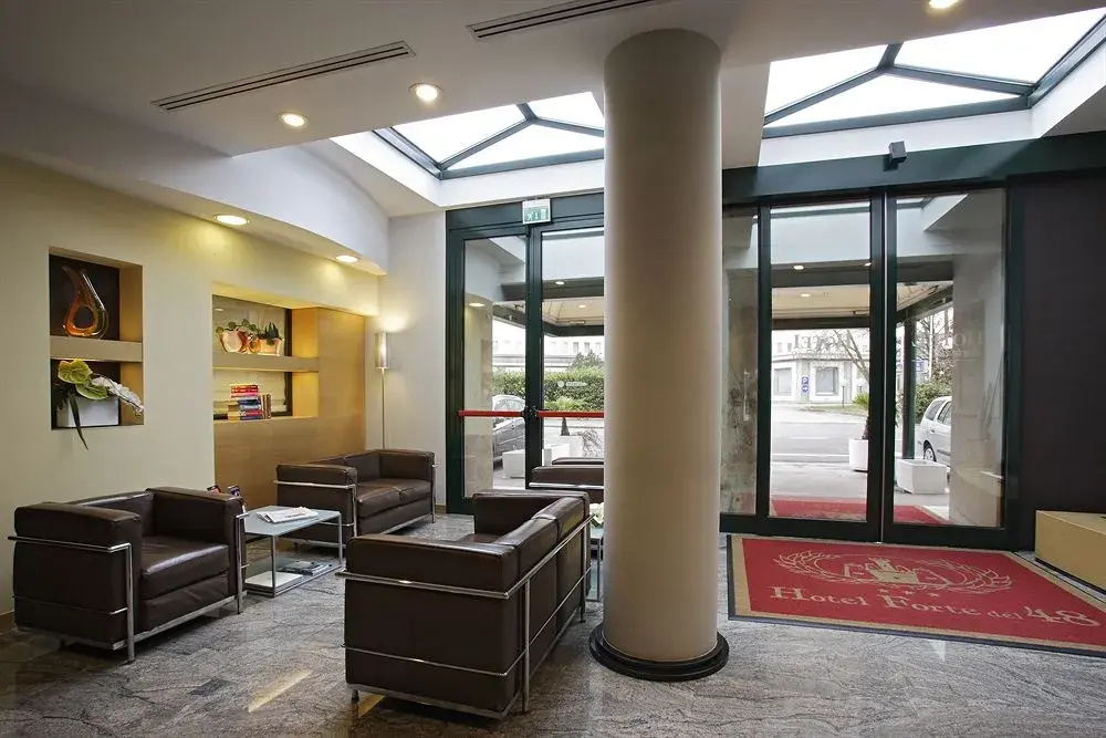 Lobby & Reception