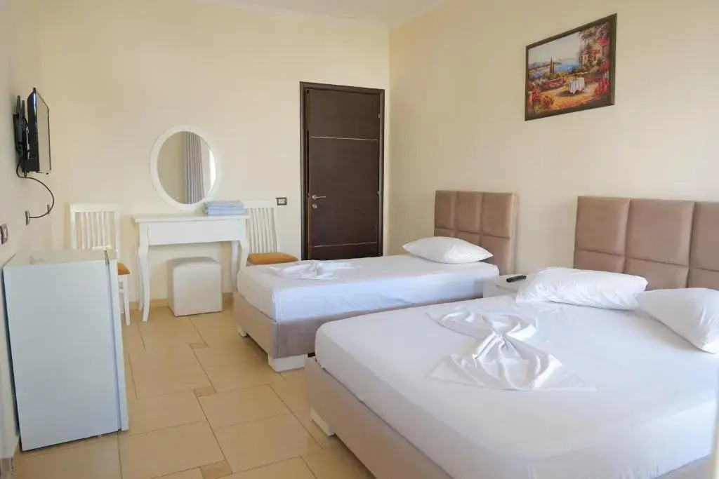 Standard Triple room with balcony