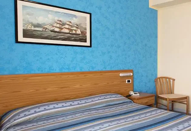 Double room with sea view (full double bed)