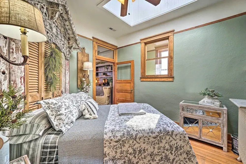 Walk to Shops & Restaurants: Dtwn Laramie Condo! — фото 3